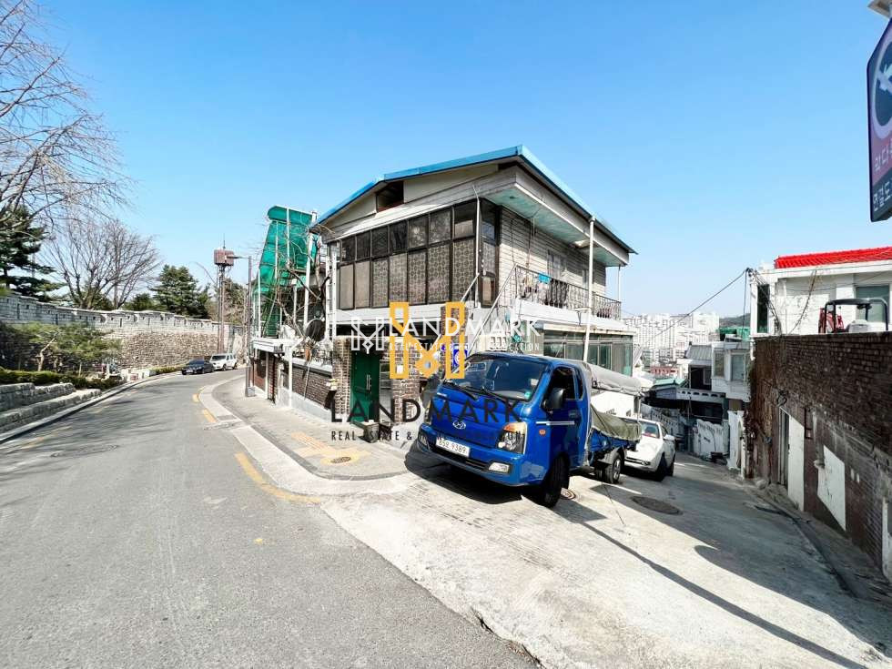 서울 중구 신당동 다산성곽길에서 가장 좋은 단독주택 건물! 매수해서 근생으로 용도변경 추천 매매 매물번호 14106 사진 1